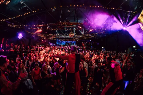 Kulinarik und Food-Sponsoring beim OMClub, Branded Catering und Food Stations für 3.000 Gäste